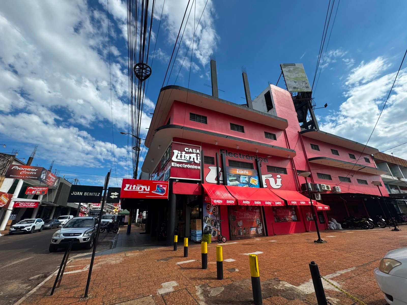 Casa Litani desde la esquina de Juan Benítez