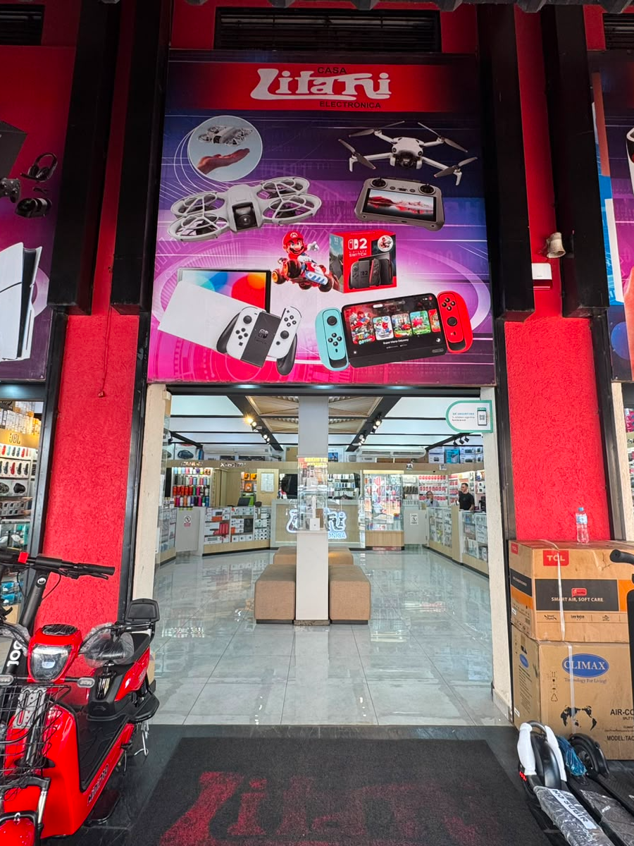 Ingreso al salón de ventas de Casa Litani